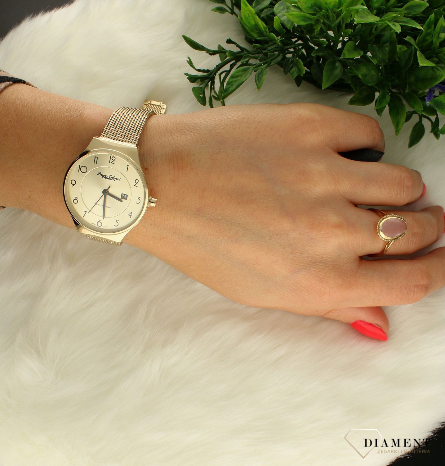 Zegarek damski na złotej bransolecie Bruno Calvani BC3125 GOLD. Mechanizm japoński mieści się w okrągłej, pozłacanej, wytrzymałej kopercie pokrytej złotem. Koperta wykonana z ALLOY’u, czyli bardzo popularnego stopu metali na (3).jpg